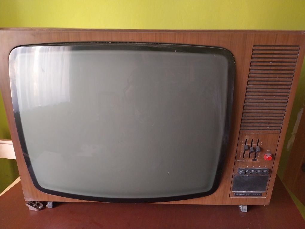Telewizor  z czasów PRL Unitra