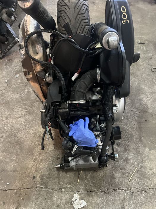 Piaggio mp3 300 yourban silnik kompletny