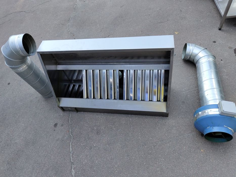 комплект витяжка  зонт + двигун +труби