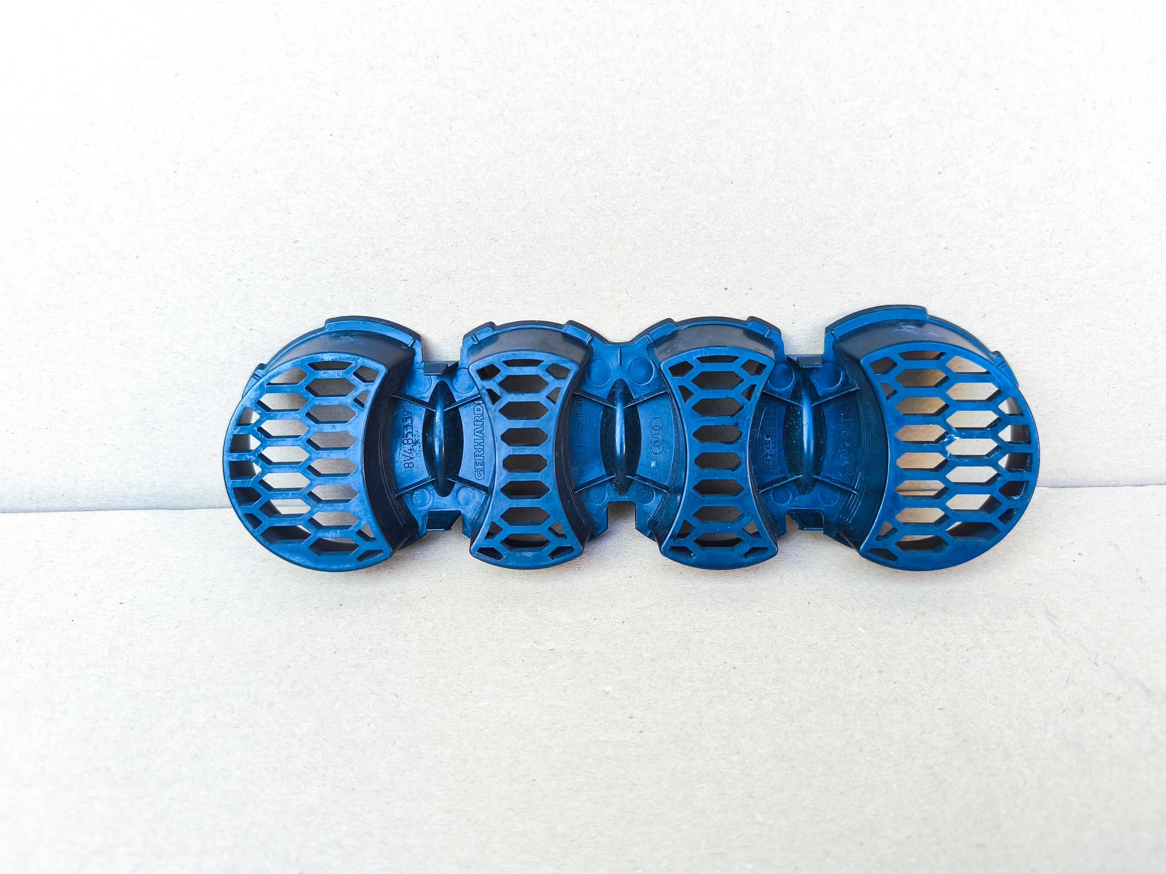 Audi A3 8V4 adapter znaczka grila przód znaczek 8V4.853.391