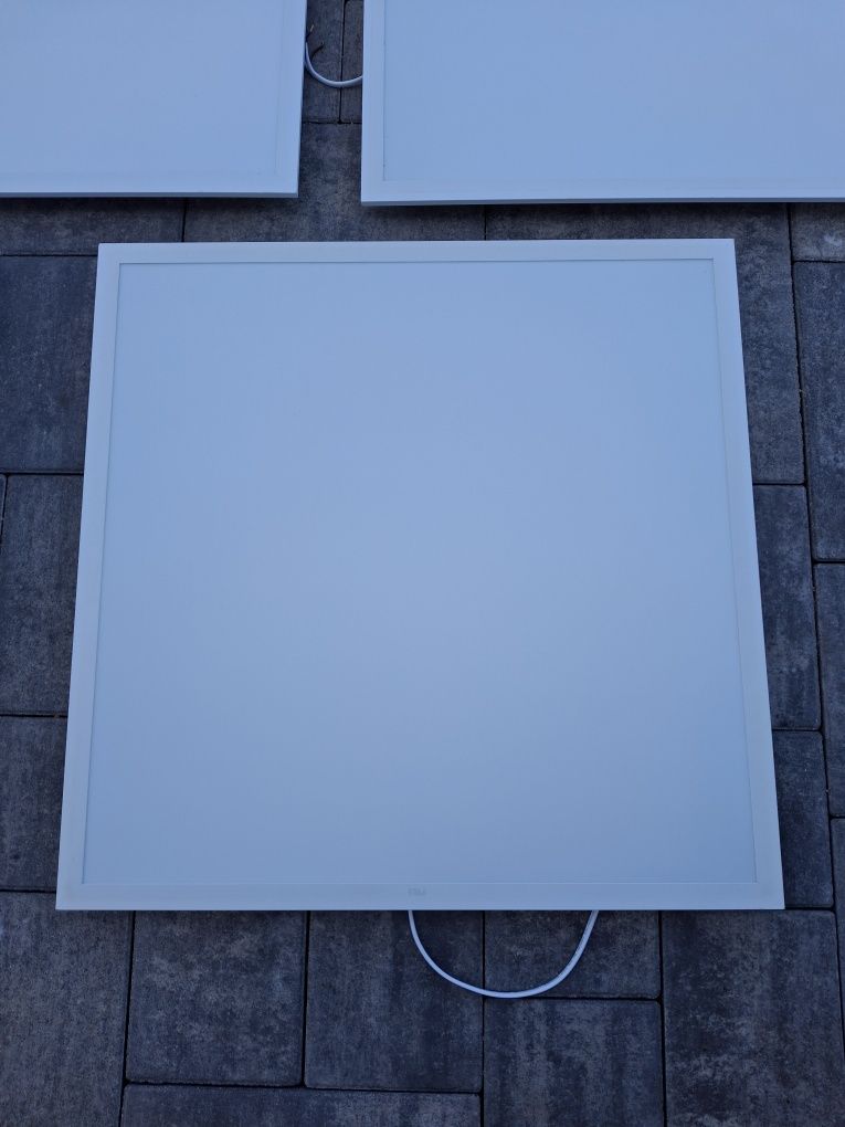 Plafon kwadratowy Ecolight 59,5 x 3,8 cm biały
Posiadam 5 sztuk 
Całoś