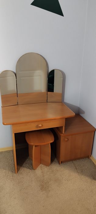Toaletka z lustrem