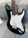 Sprzedam gitarę Aria STG-004 BK, lepsza jak squier albo harley benton