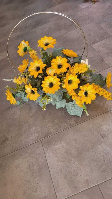 Dekoracja nagrobna na metalowym stelażu ozdoba na grób cmentarz