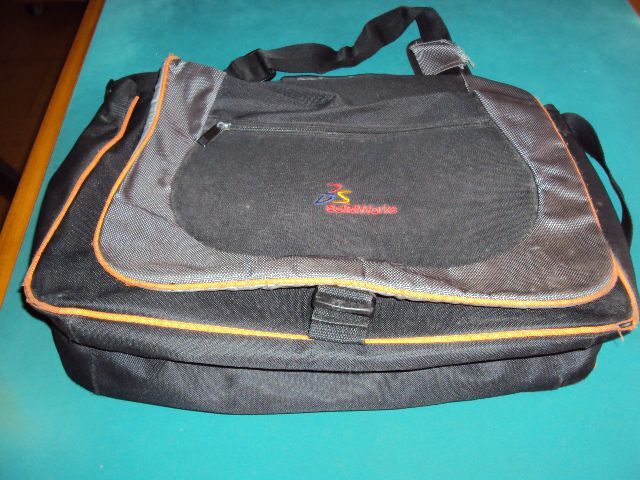 1 Saco para transporte de computador como novo usado mas em bom estado