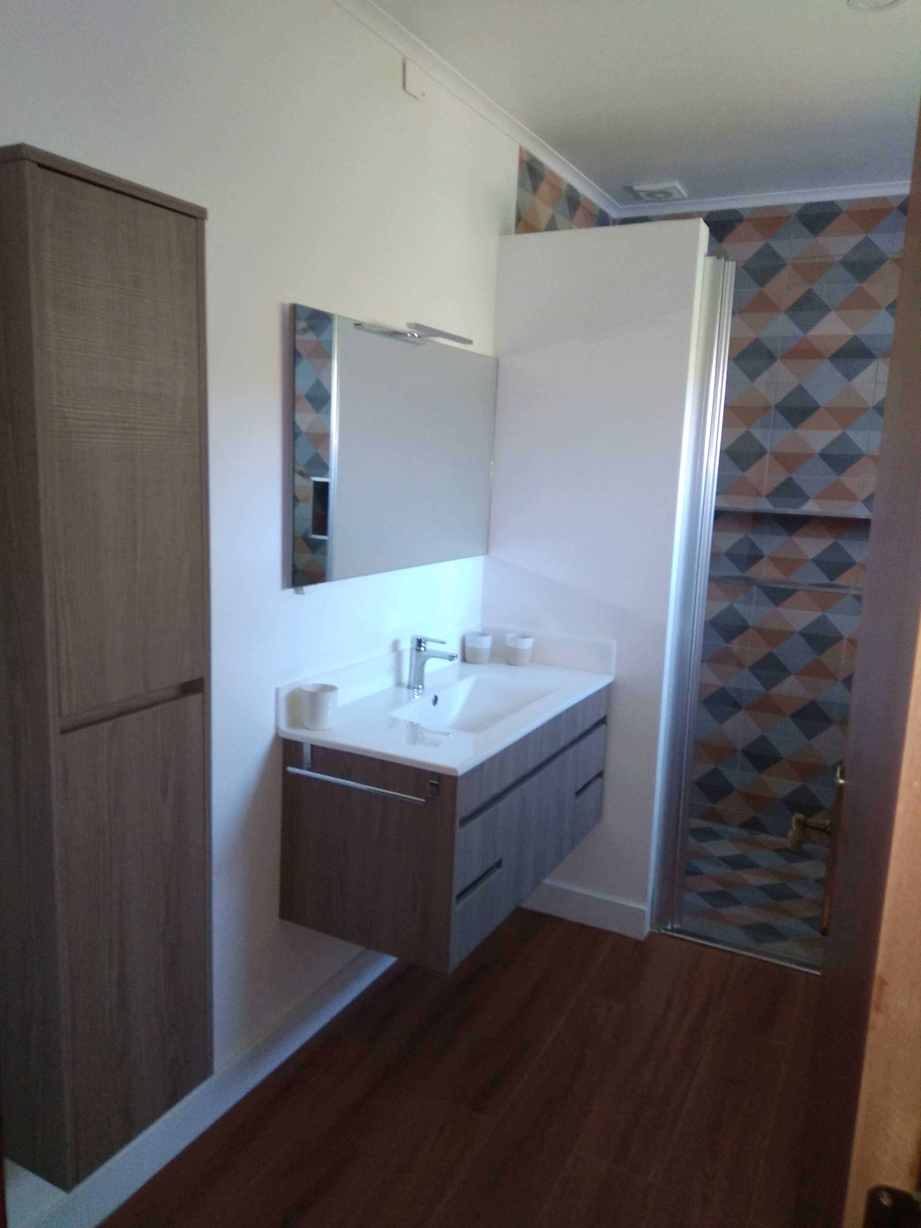 Alugo quarto  a senhora na MALVEIRA Mafra