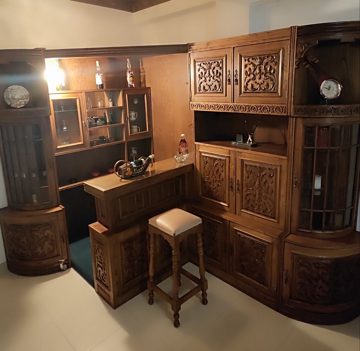 Garrafeira em madeira para sala