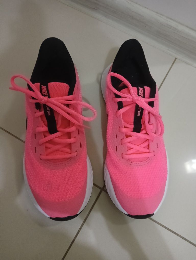 Buty sportowe trening Nike r.38.5