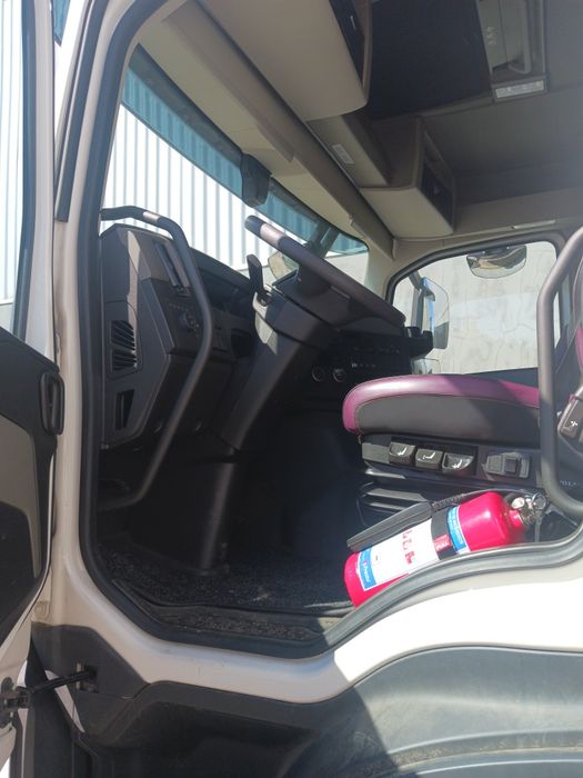 Camião Volvo 3 eixos, 500cv