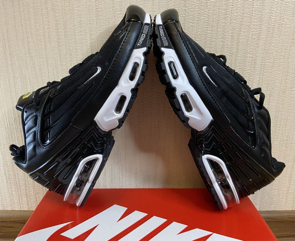 Кросівки Nike Air Max TN Plus 3 + брендові шкарпетки Nike у подарунок