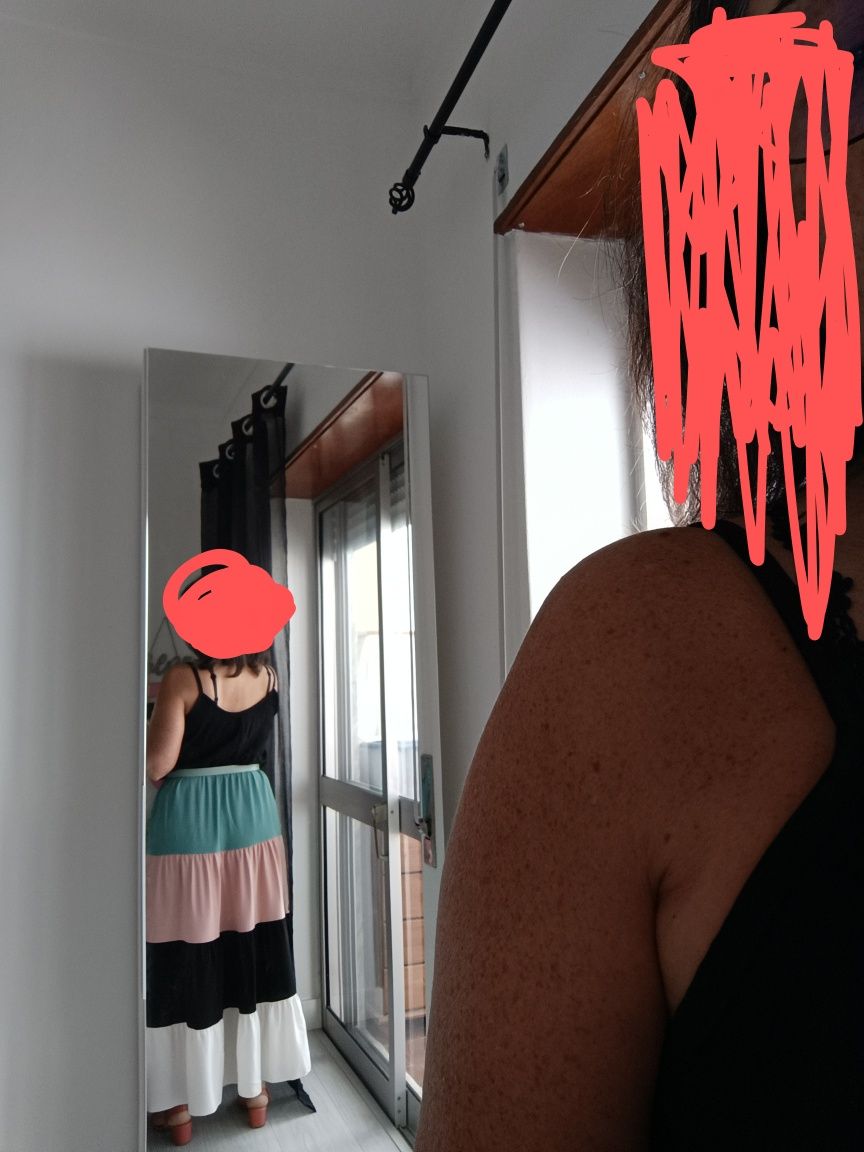 Vendo vestido comprido de alças. O cinto não está incluído. Usado