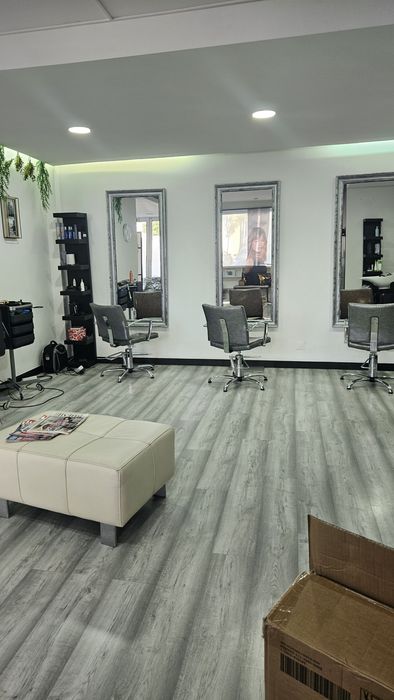 Alugo mesa manicura/pedicura e cadeira cabeleireiro