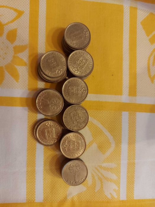 Lote 4 - 40 moedas de 1 escudo (KM# 631)