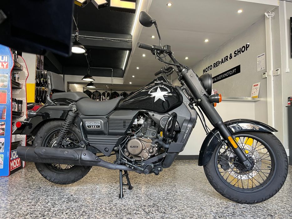 UM Renegade Commando 125 cc Uma cruiser Americana de estilo