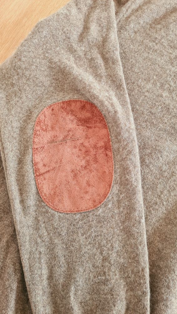 Sweter w serek vneck 100% Kaszmir. Camel koniakowy. Rozmiar XL
