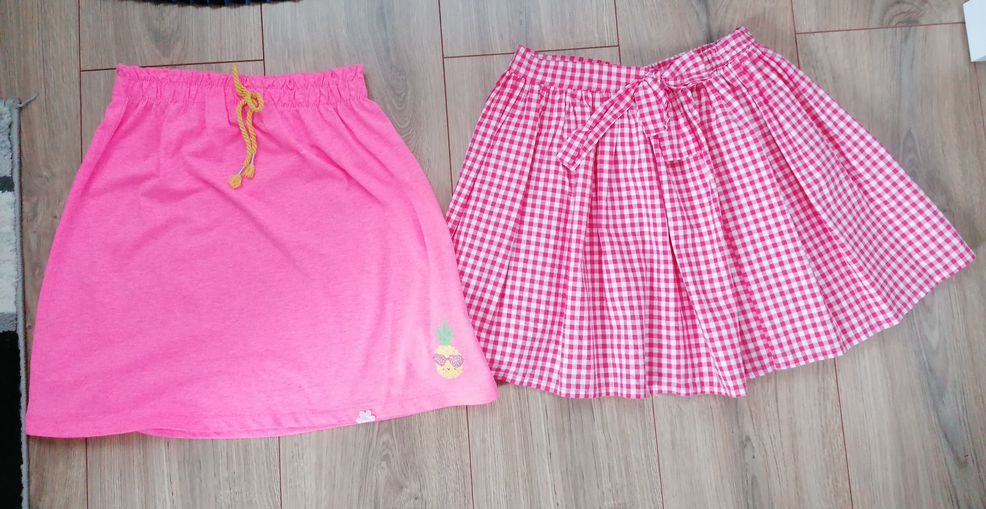 Spódniczki plisowane, letnie, 5 sztuk, rozmiar 122
