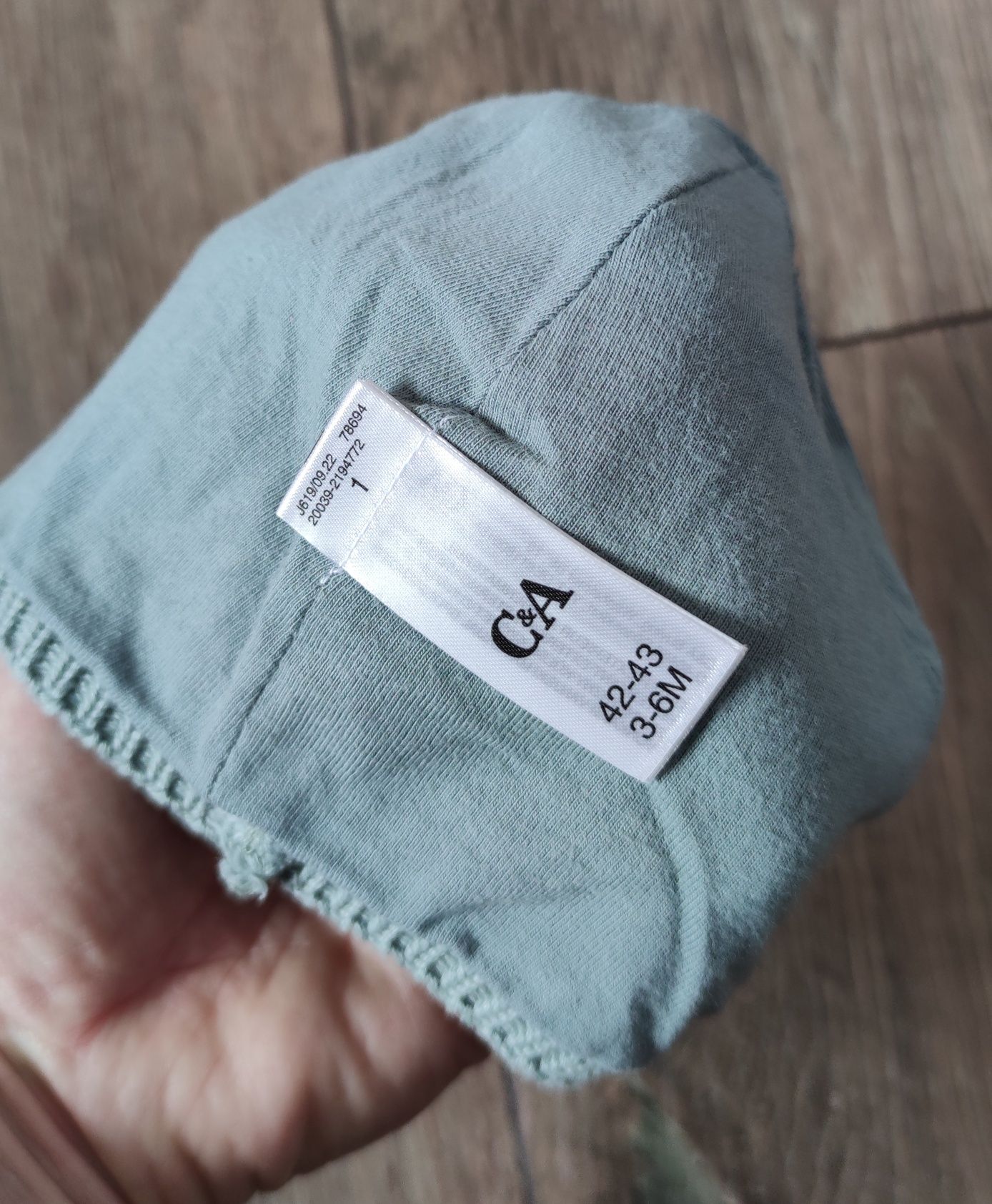 Czapeczka dla niemowlaka 42-43 C&A