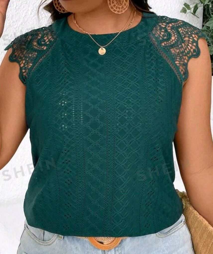 Blusa com renda e laço
