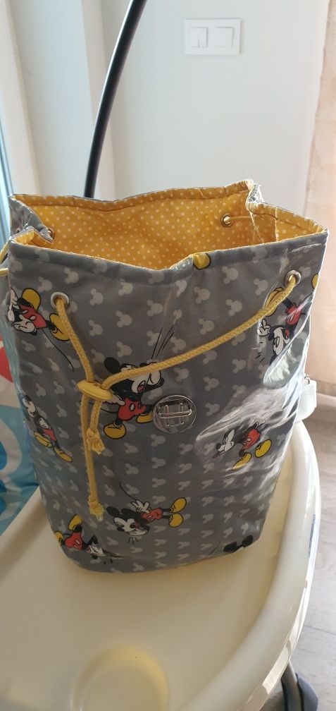 Mochila Mickey plastificada e forrada, NOVA