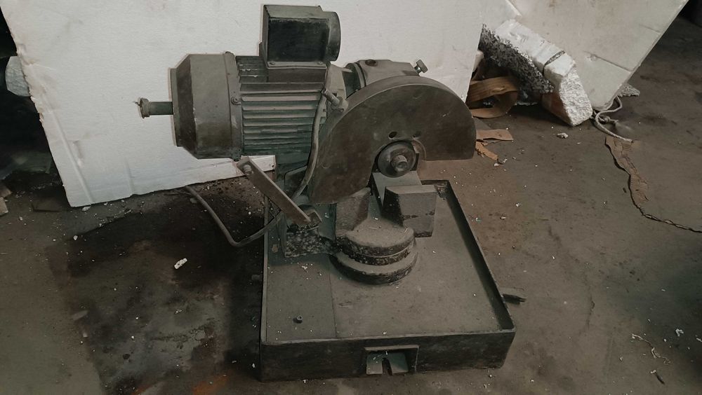 Máquina de cortar ferro