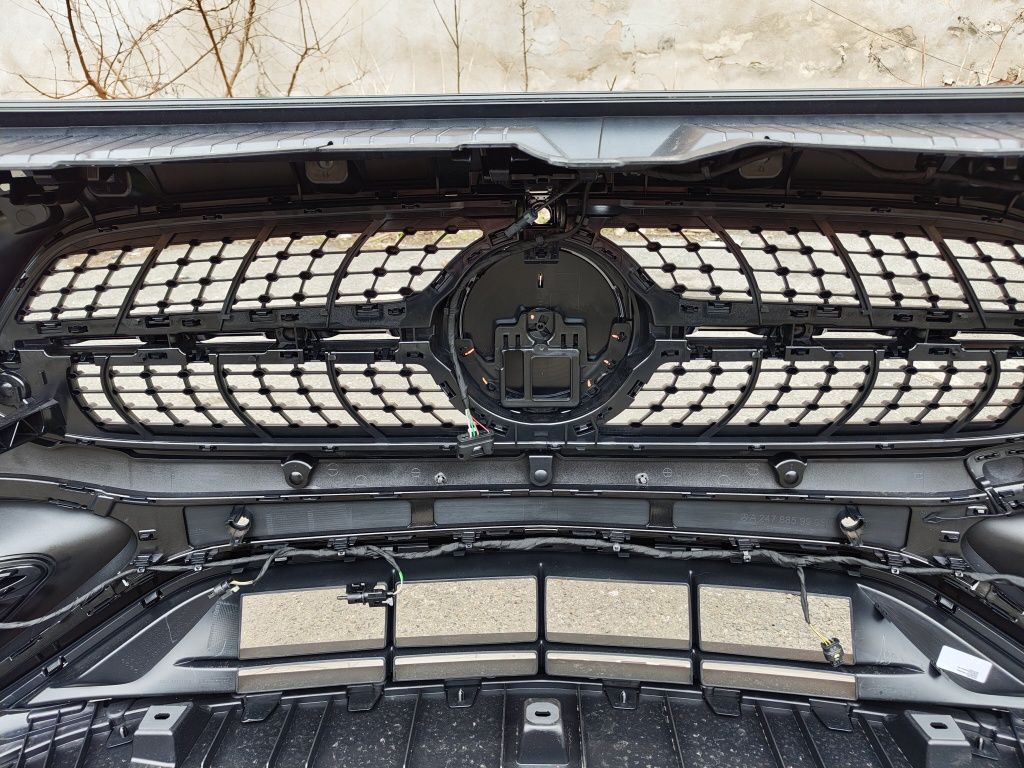 Zderzak Mercedes Benz GLA 250 e lift 2023 grill przód przedni pdc wiąz