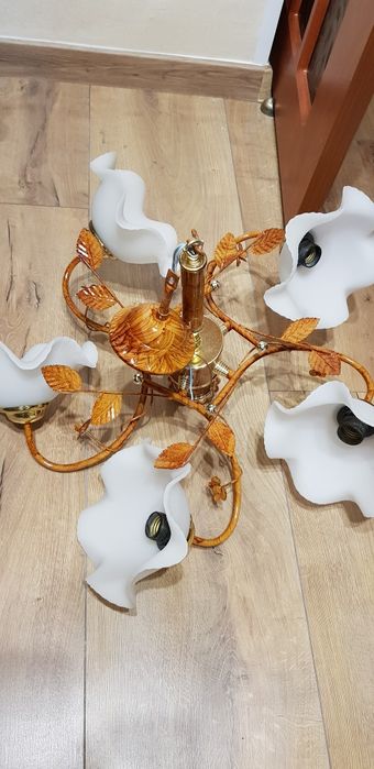 Продам люстру на 5 ламп