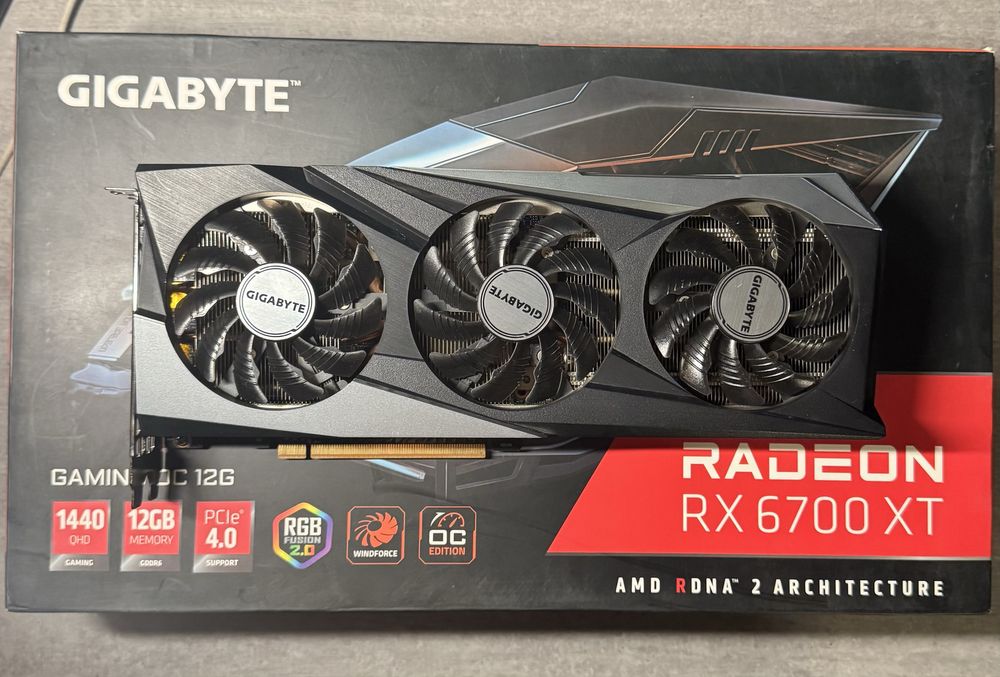 Видеокарта Gigabyte RX 6700 XT 12gb идеальная