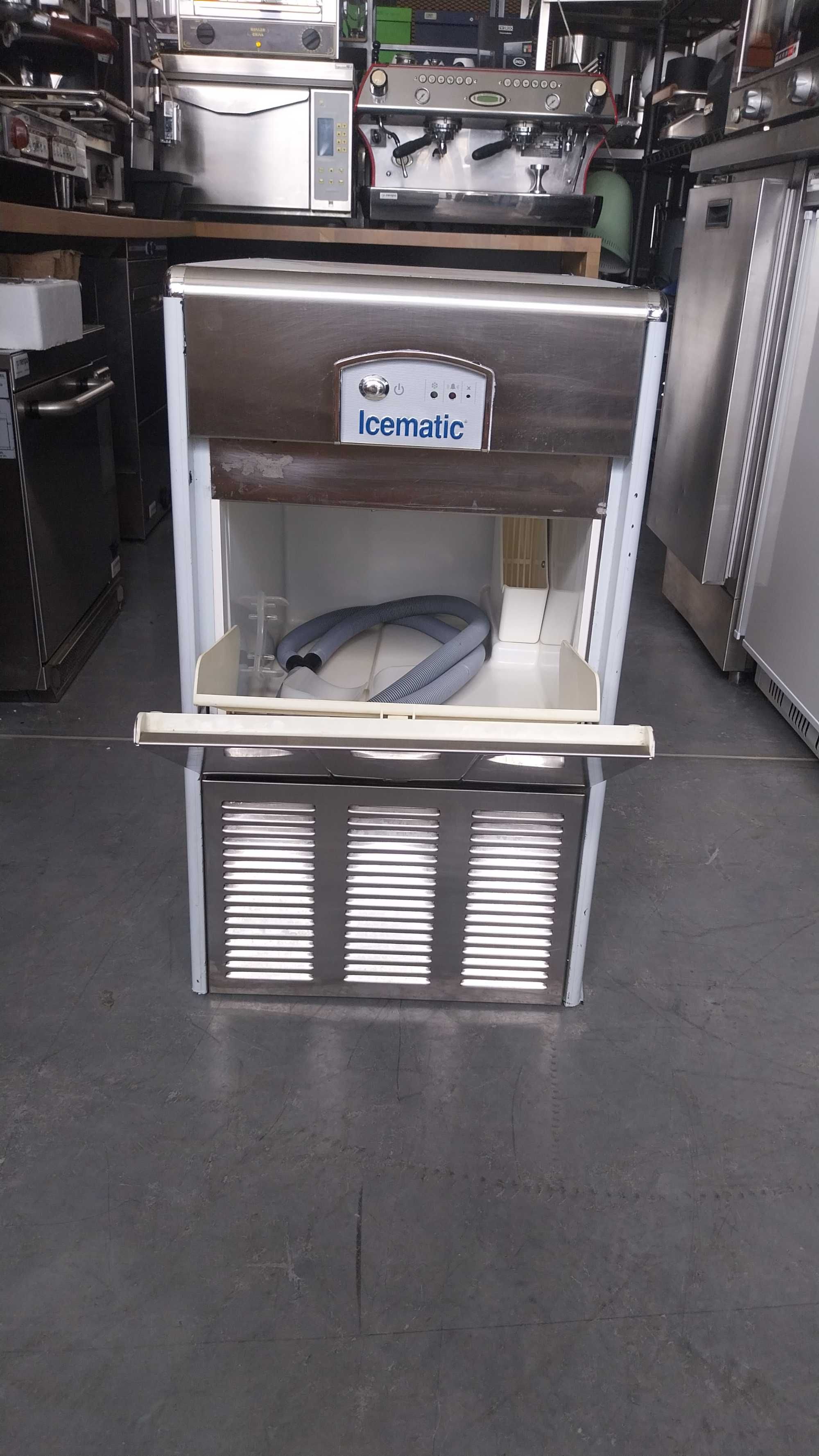 Kostkarka do lodu Icematic E 25 – 25 kg/24h