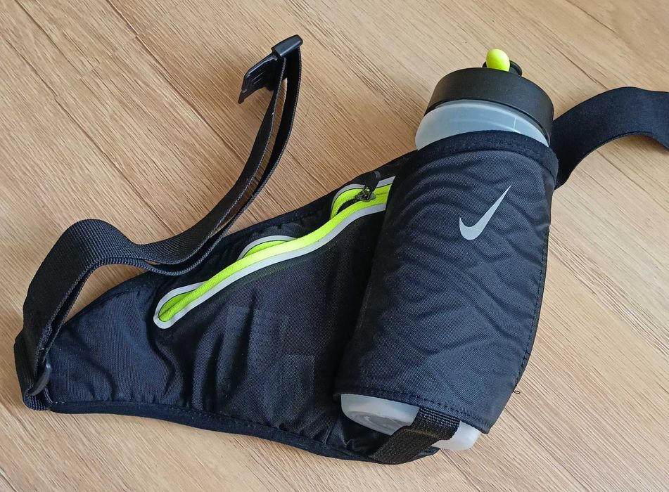 Pas biegowy z bidonem Nike