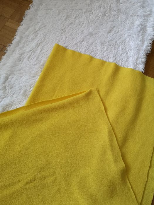 Żółty koc polarowy