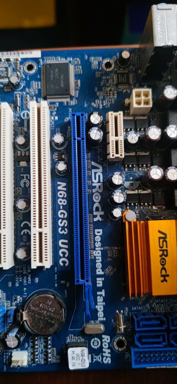 Материнська плата ASRock N68-GS3 UCC + Проц подарунок