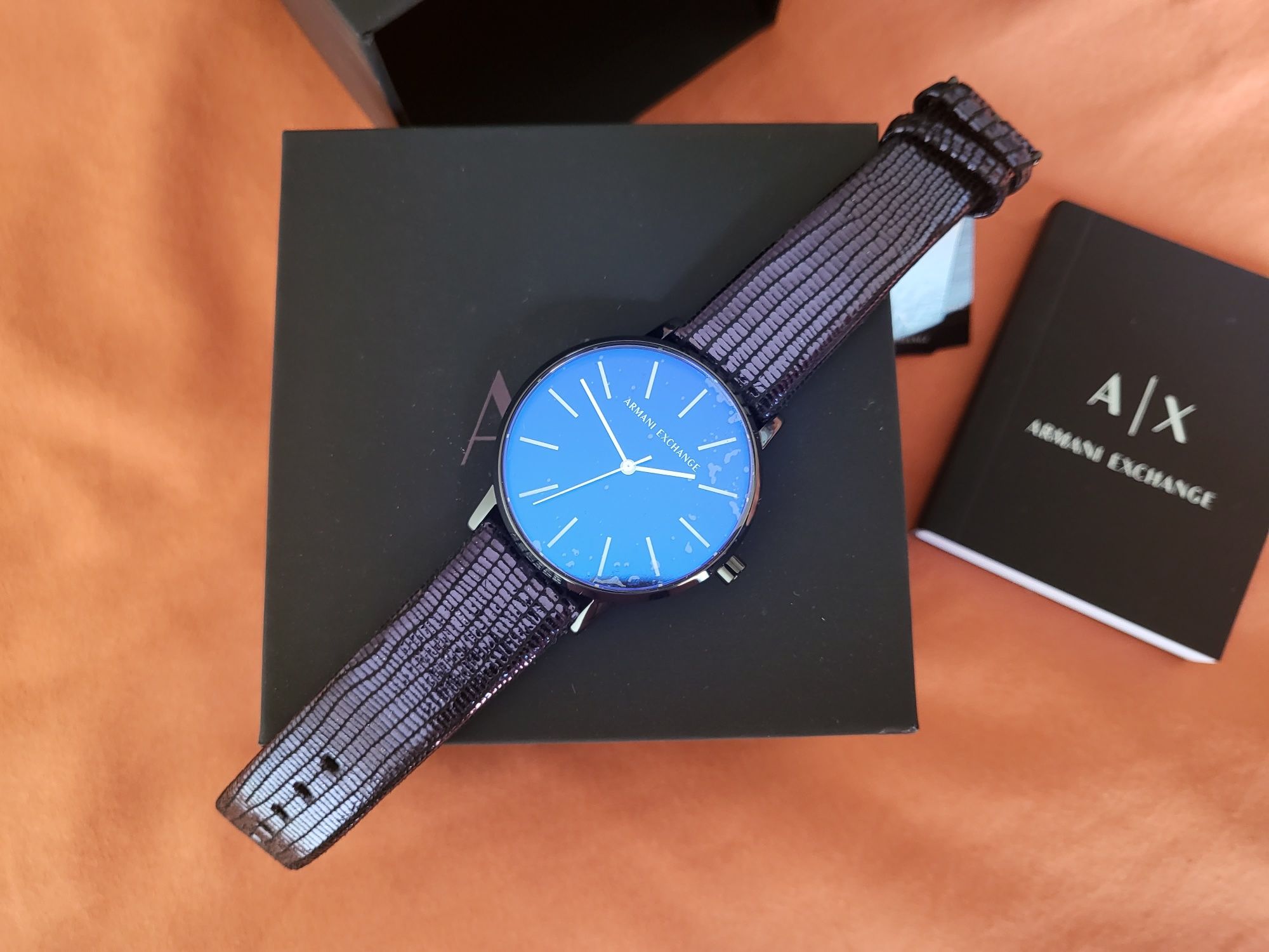 Relógio Armani Exchange com pulseira de pele