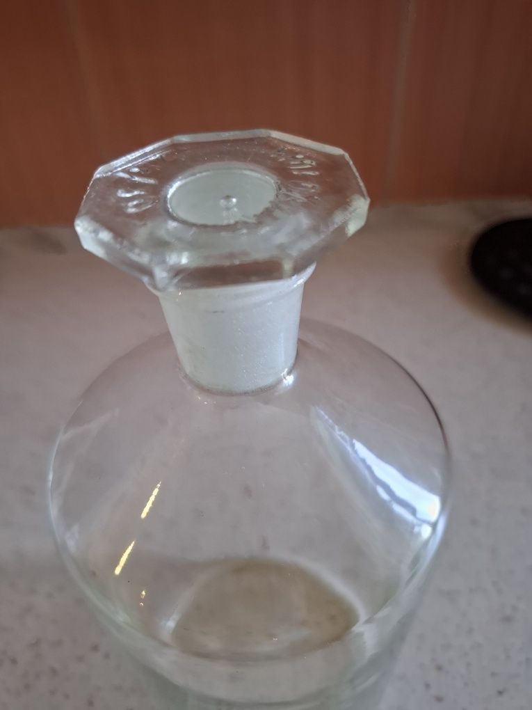 Butelka apteczna-laboratoryjna.
