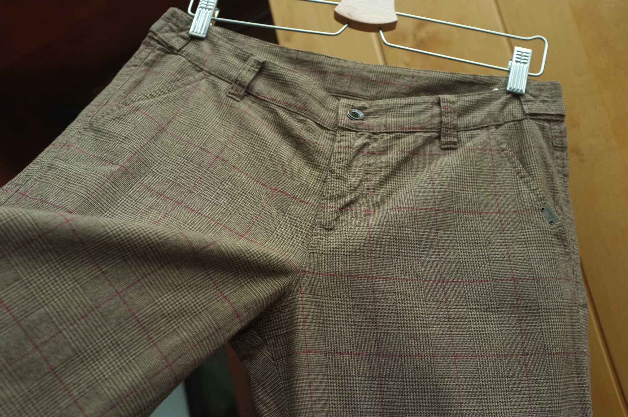 jesienny kostium Mexx żakiet + spodnie z szerokimi nogawkami w kratkę