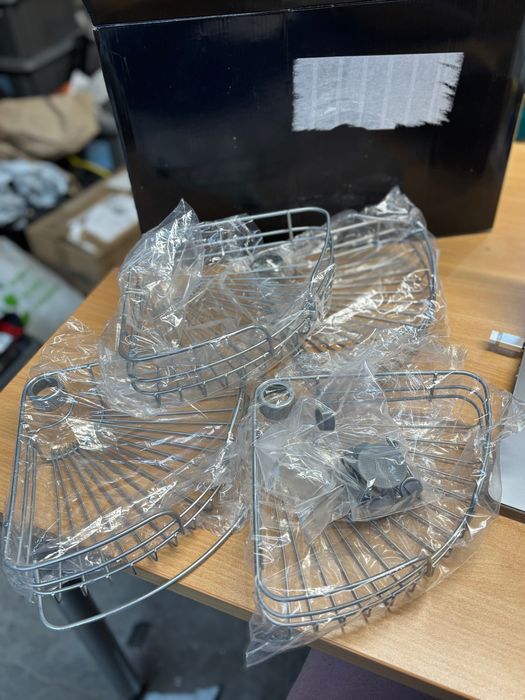 Półka prysznicowa teleskopowa szara 4 półki odporna na rdzę