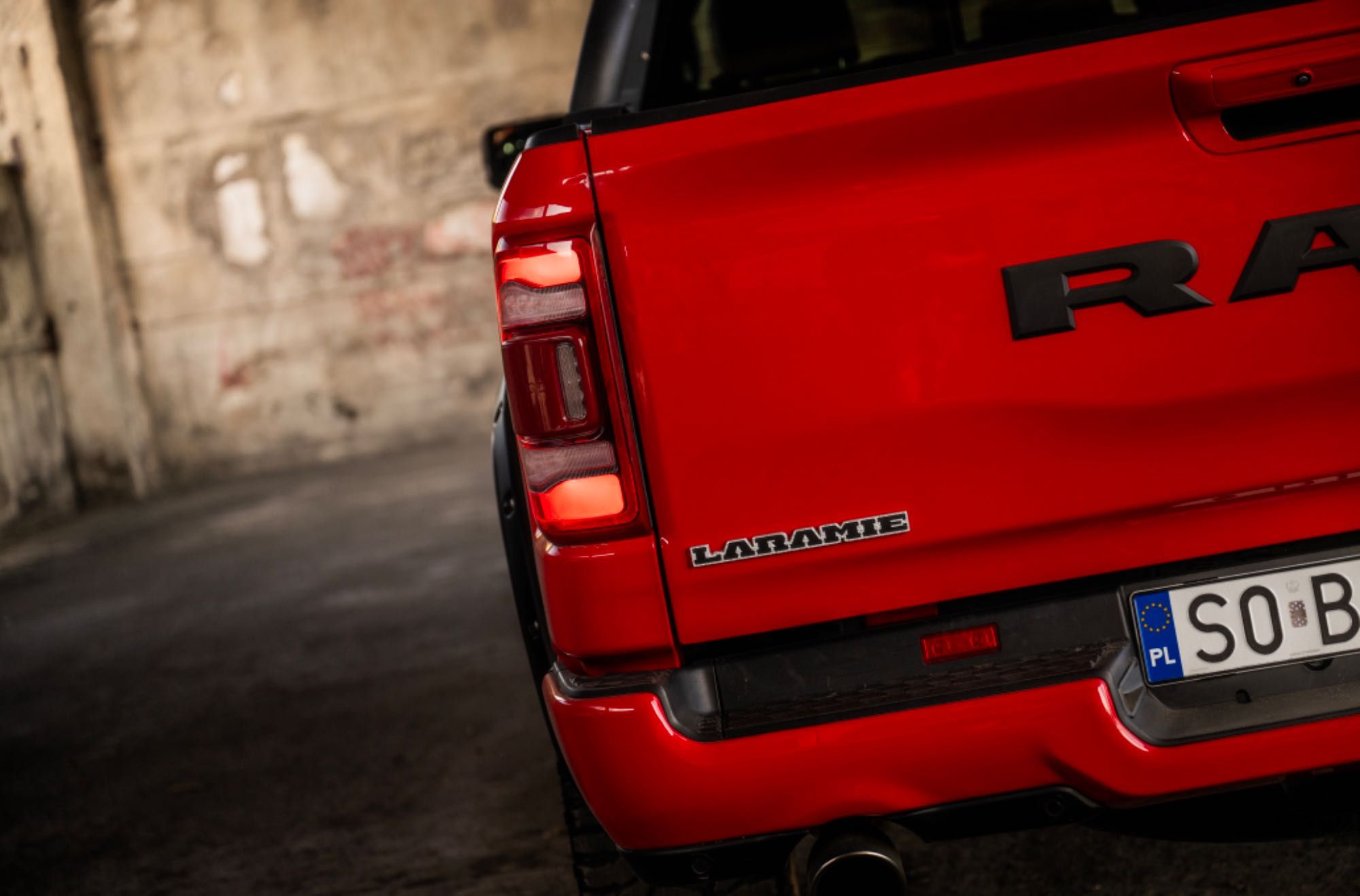 Wynajem Dodge RAM 1500 4x4 5.7L V8 HEMI bez kaucji wypożyczalnia