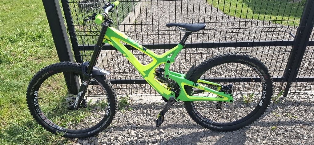 Rower Intense M16 2018 Trek Session8 Downhiil V10
Santa Cruz