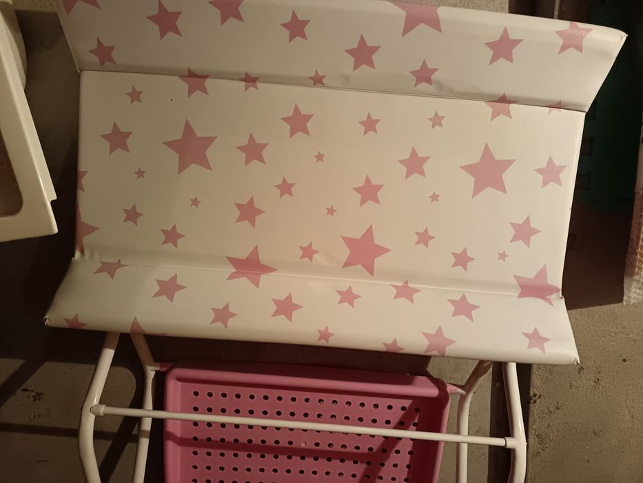 Banheira e muda fraldas