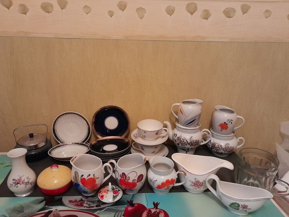 Ваза б/у цветное стекло, хрусталь,сахарница англия 30е.г.чайная пара