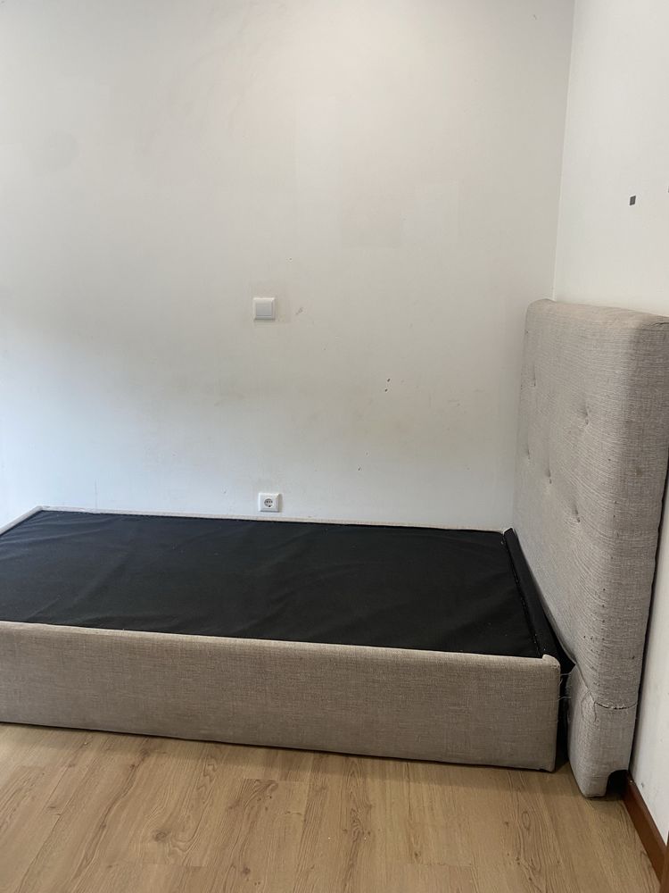 Cama com cabeceira solteira