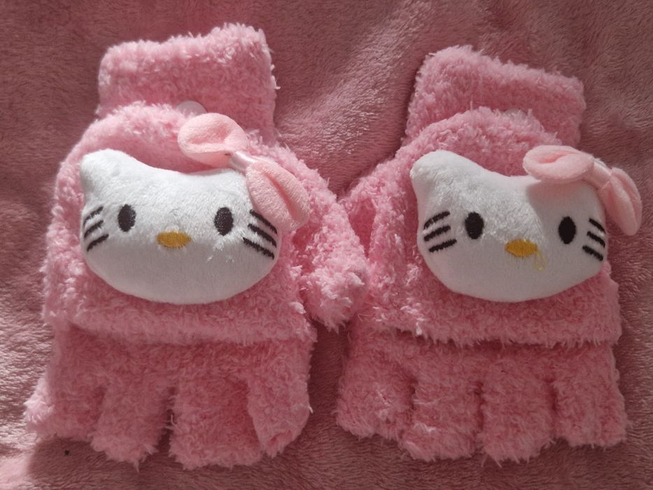 Luvas amorosas Hello Kitty e Stitch