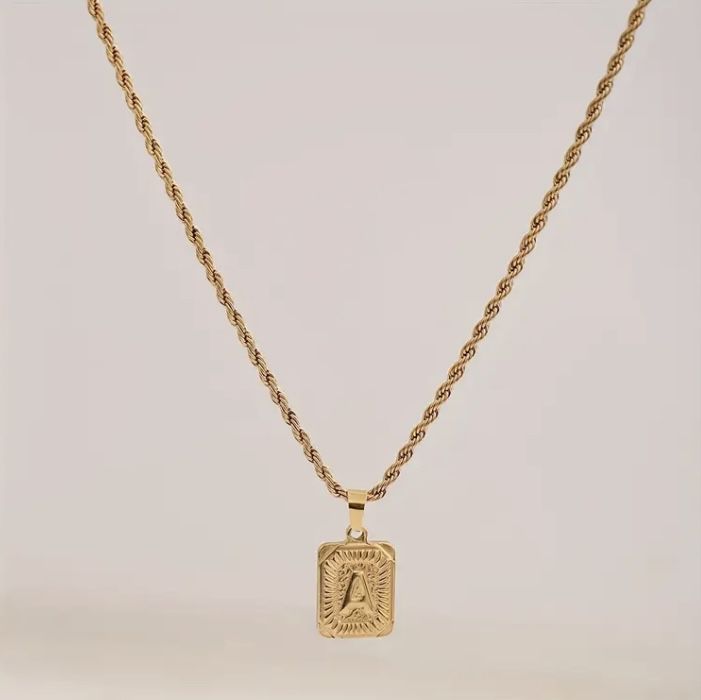 Colar com pingente de aço inoxidavel