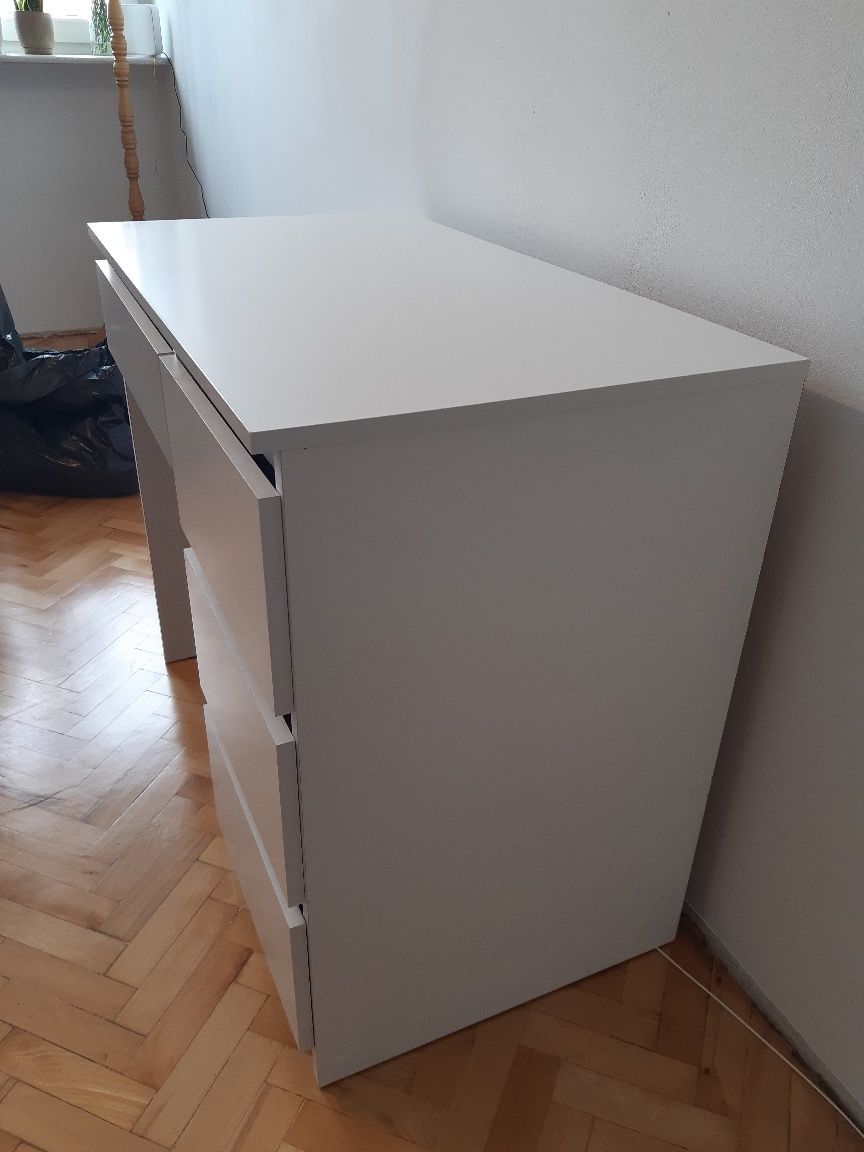 Ergonomiczne biurko, wygodne i pojemne- 4 szufady