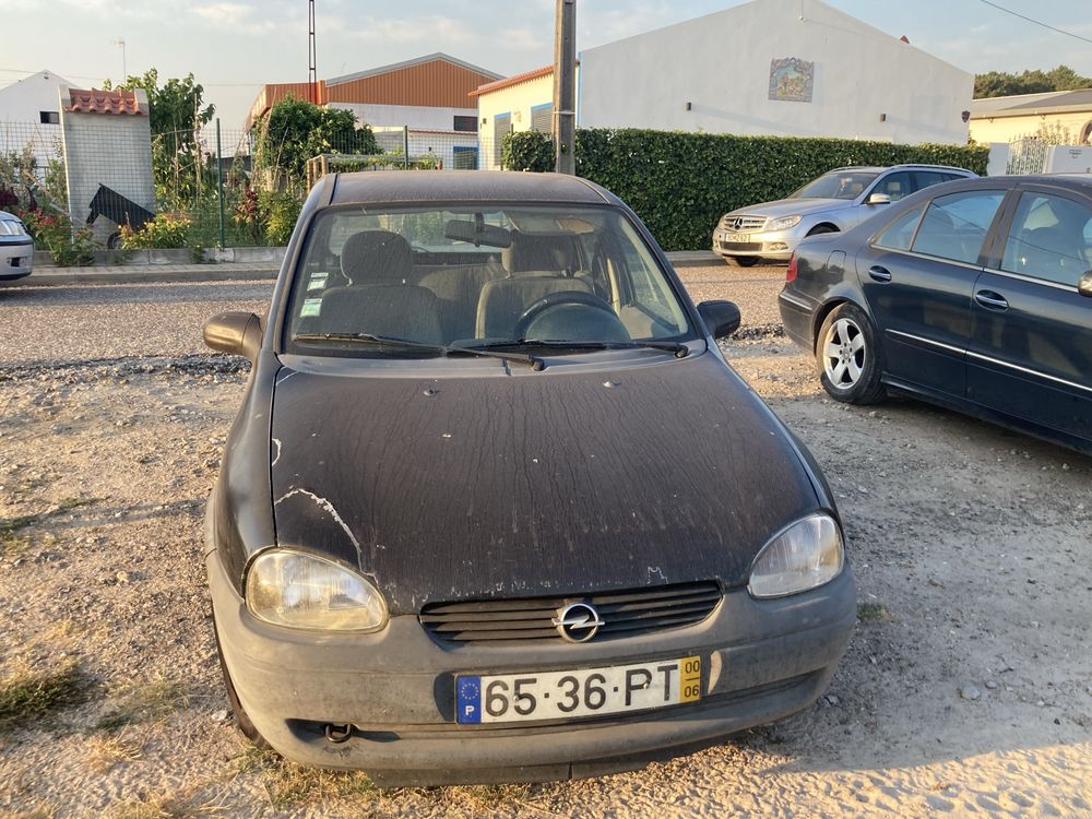 OPEL Corsa Avariado