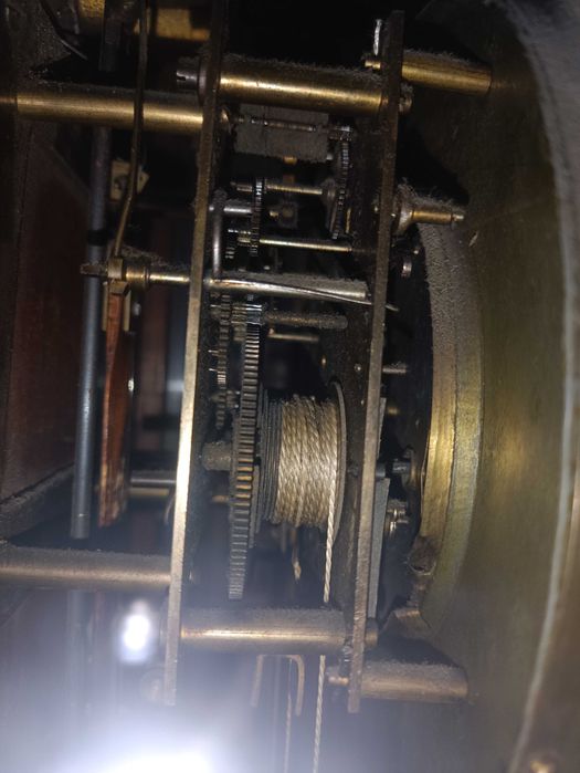 Годинник настінний з двома гірями