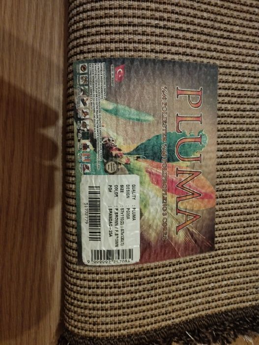 Tapetes Pluma Castanhos com Pêlo Alto - Usados em Bom Estado