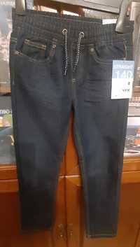 Nowe jeansy w gumkę KiK r. 140