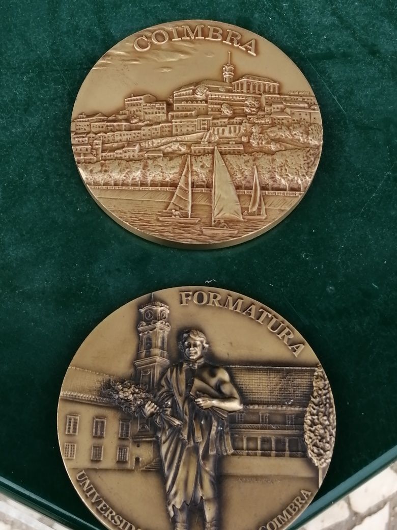 Duas Medalhas de Coimbra grossas