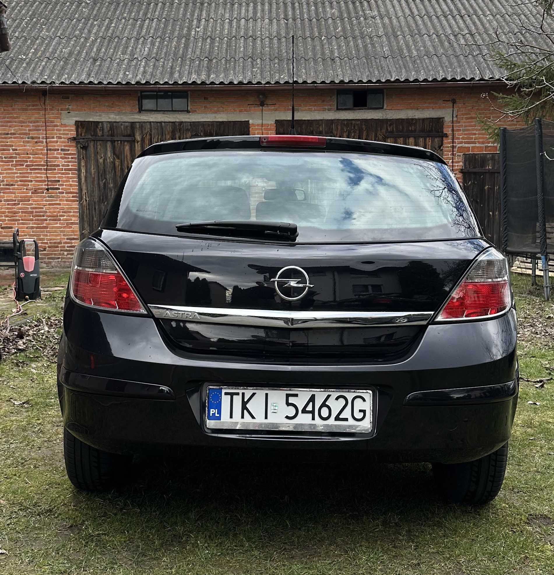 Samochód Opel Astra III H 1.4 2008r. benzyna 90KM czarny