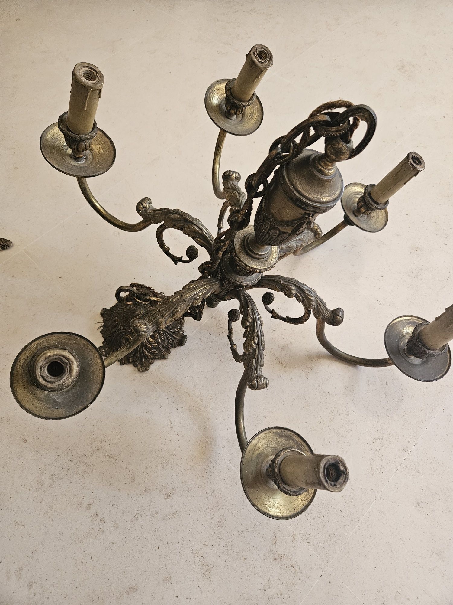 Candelabro antigo cheio de personalidade + 2 apliques para parede